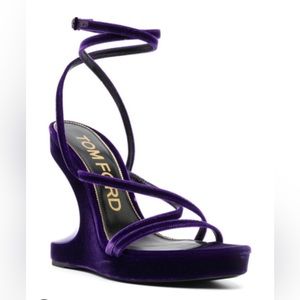 TOM FORD
Velvet wedge sandals